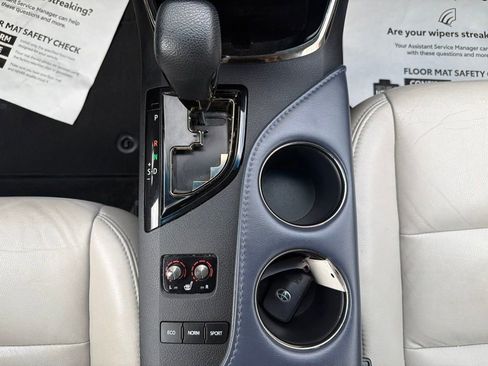 Used 2015 Toyota Avalon XLE FWD image 28
