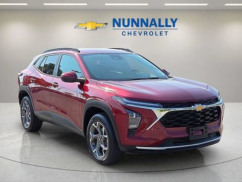 Used 2025 Chevrolet Trax LT w/ Driver Confidence Package FWD image 7