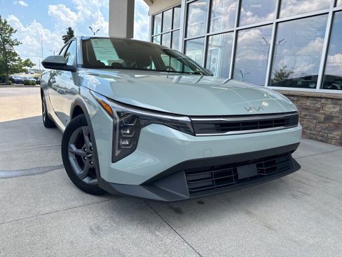 Used 2025 Kia K4 FWD image 1