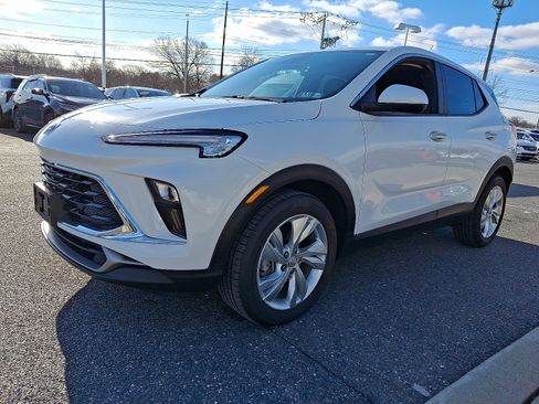 Certified 2025 Buick Encore GX Preferred image 3