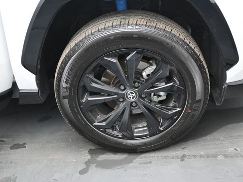 Certified 2025 Toyota RAV4 SE image 34