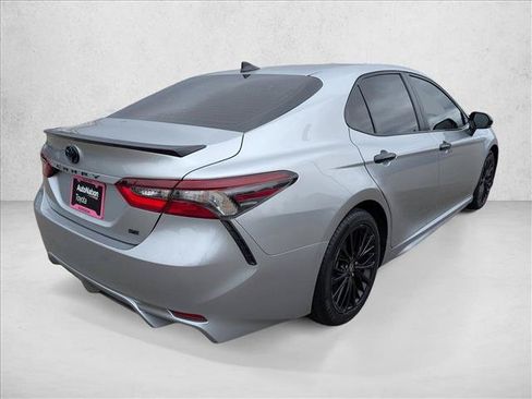 Used 2022 Toyota Camry SE FWD image 5