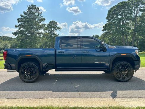 Used 2022 GMC Sierra 2500 AT4 w/ AT4 Premium Plus Package AWD/4WD image 4