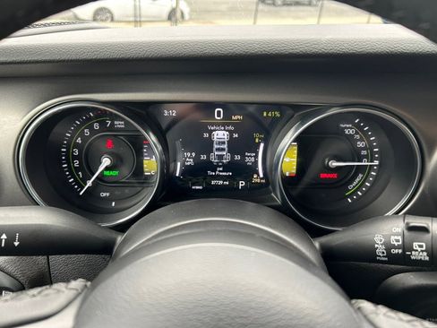 Used 2023 Jeep Wrangler Unlimited w/ Sun & Screen Package image 29