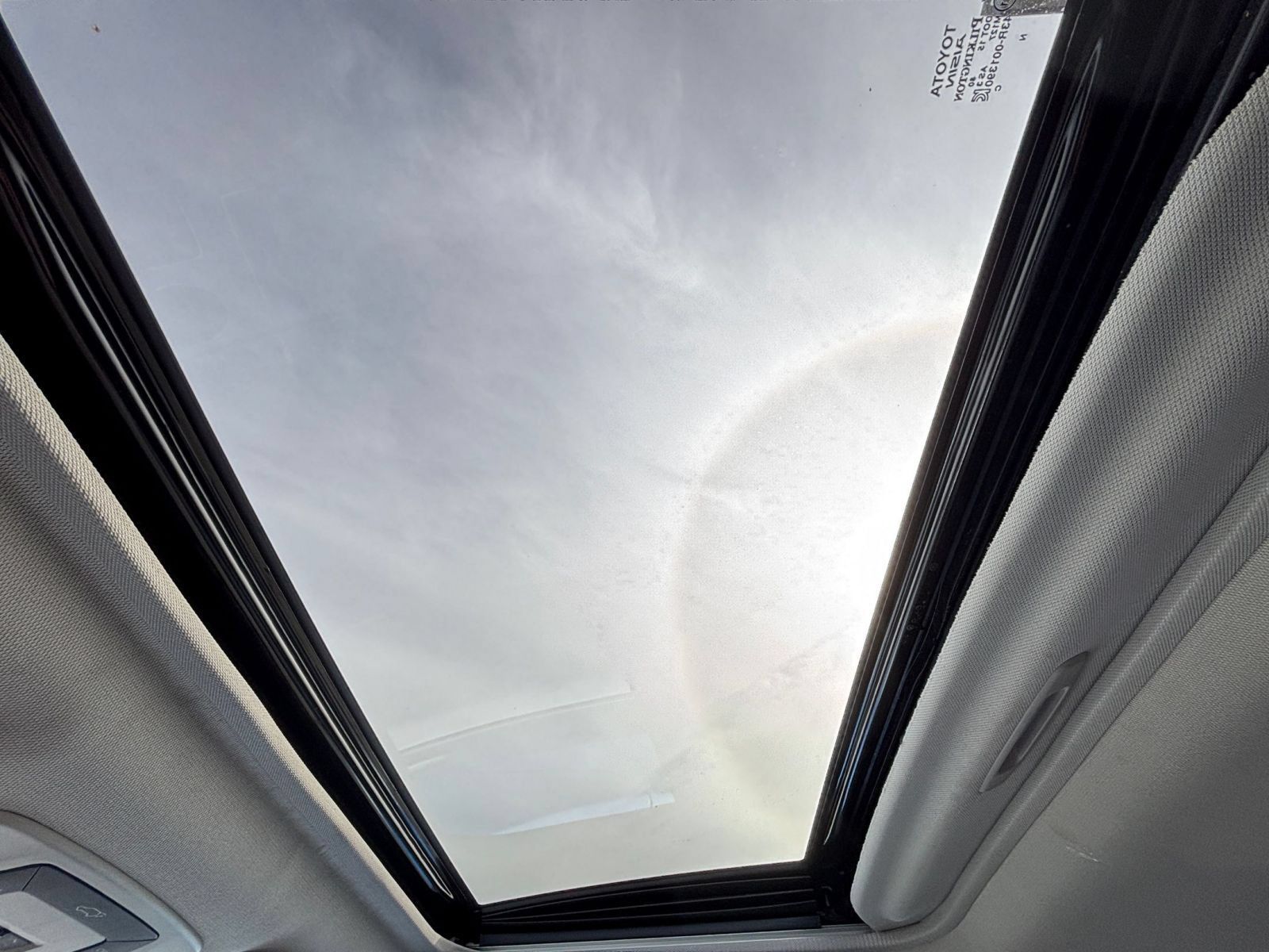 Used 2025 Toyota Sienna XLE FWD image 29