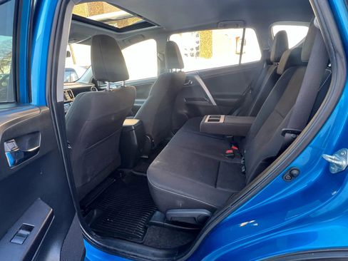 Used 2018 Toyota RAV4 XLE w/ Plus Extra Value Package AWD/4WD image 28