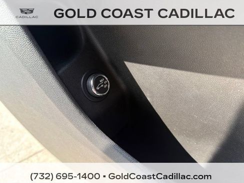 Used 2021 Cadillac XT4 Premium Luxury w/ Cold Weather Package FWD image 17