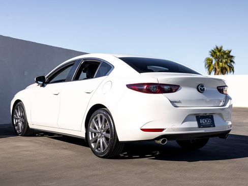 Used 2020 MAZDA MAZDA3 Sedan w/ Select Package image 6