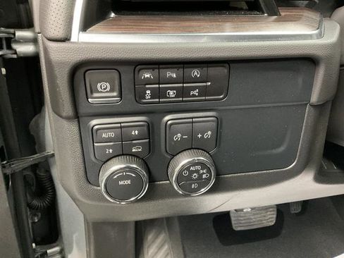 Used 2025 Chevrolet Suburban Premier AWD/4WD image 13