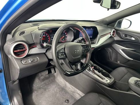 Used 2025 Chevrolet Trax RS w/ Driver Confidence Package image 13