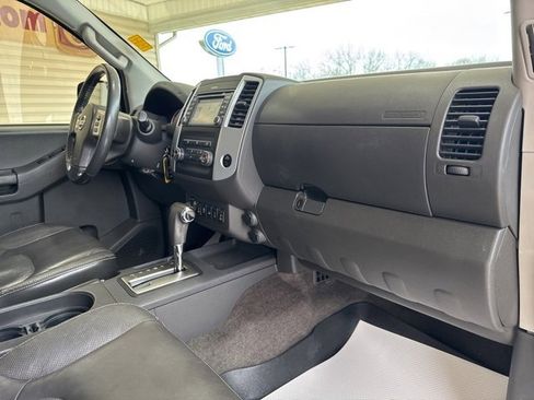 Used 2015 Nissan Xterra PRO-4X w/ Pro-4x Leather Package image 25