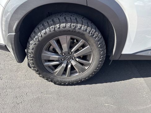 Used 2023 Nissan Pathfinder SV w/ Black Appearance Package image 4