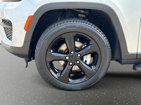 Certified 2023 Jeep Grand Cherokee Altitude AWD/4WD image 12