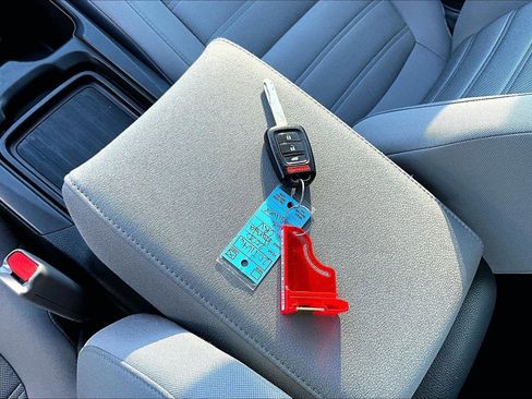 Used 2020 Honda CR-V LX image 11