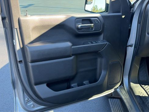 Used 2020 Chevrolet Silverado 1500 Custom w/ Custom Value Package image 5