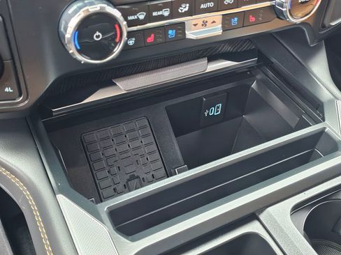 Used 2024 Ford F450 Platinum w/ FX4 Off-Road Package image 23