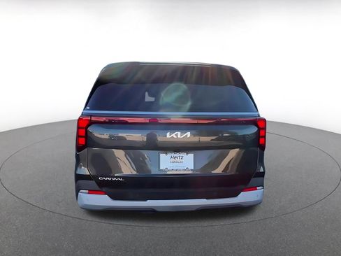 Used 2026 Kia Carnival FWD image 12