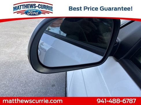 Used 2025 Kia Soul LX w/ LX Technology Package FWD image 8