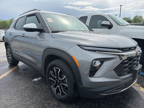 Used 2025 Chevrolet TrailBlazer ACTIV w/ Driver Confidence Package image 5