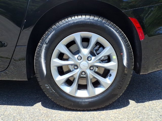 New 2027 Chrysler Pacifica Select AWD/4WD image 7