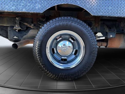 Used 2018 RAM 3500 Tradesman w/ Chrome Appearance Group image 33