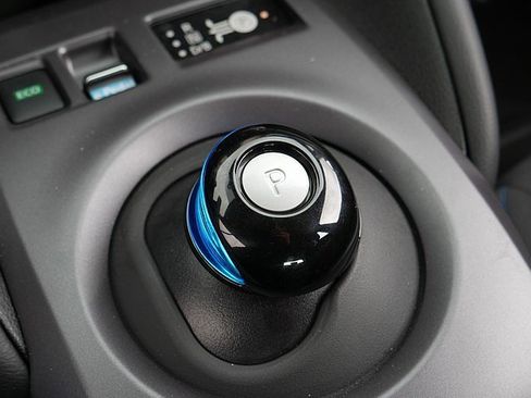 Used 2025 Nissan Leaf S image 36