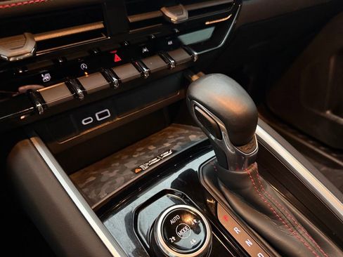 Used 2024 Chevrolet Colorado Z71 w/ Z71 Convenience Package 2 image 30