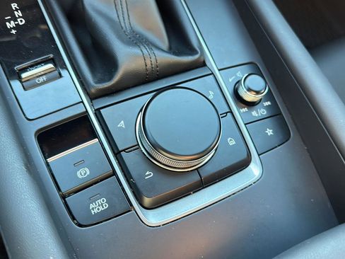 Used 2021 MAZDA MAZDA3 s image 19