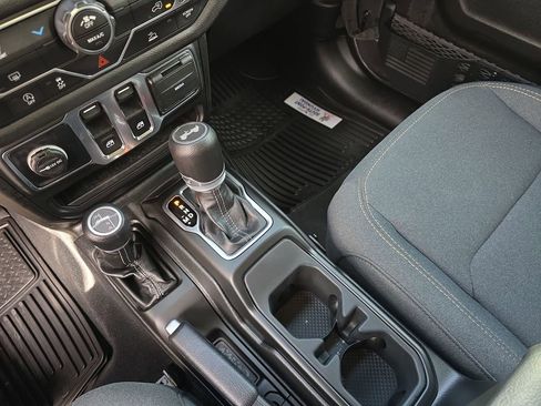 Used 2025 Jeep Wrangler Sport image 22
