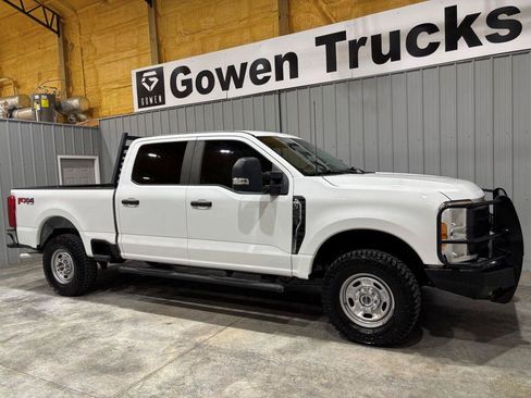 Used 2023 Ford F250 XL w/ FX4 Off-Road Package AWD/4WD image 3