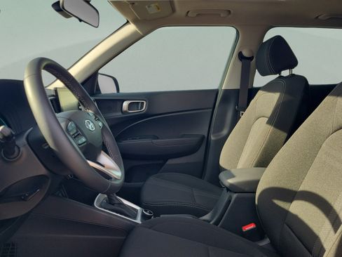Used 2025 Hyundai Venue SEL FWD image 22