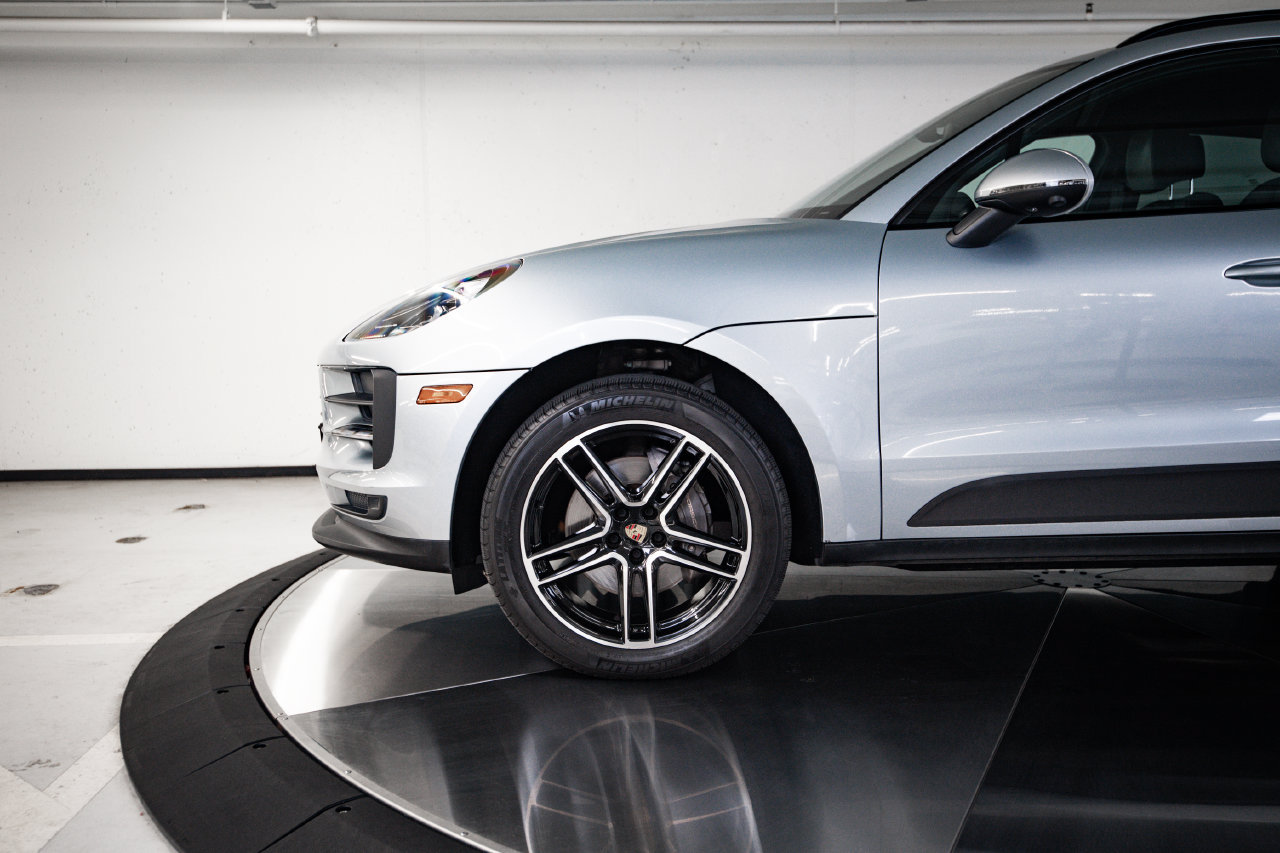 Certified 2021 Porsche Macan AWD/4WD image 11
