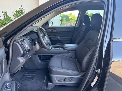 Used 2025 Nissan Pathfinder SV AWD/4WD image 29
