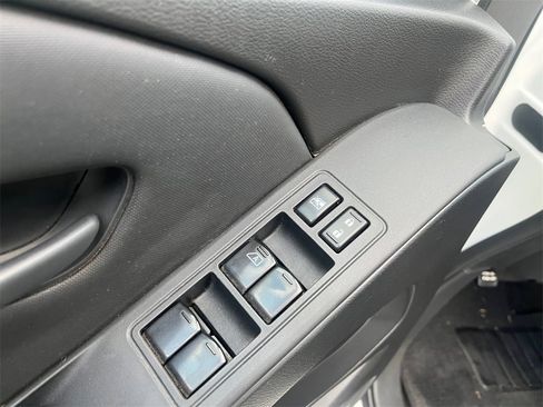 Used 2023 Nissan Frontier S w/ Tow Package image 9