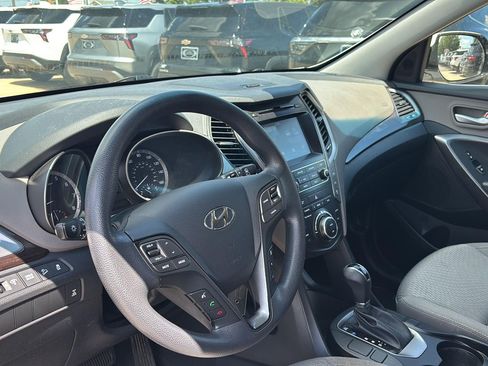 Used 2017 Hyundai Santa Fe SE AWD/4WD image 11