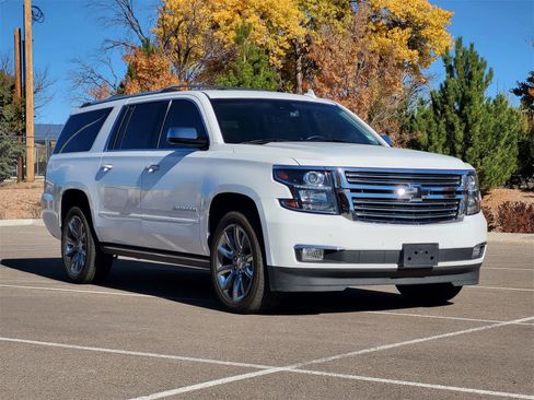 Used 2018 Chevrolet Suburban Premier image 3