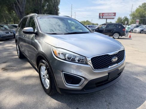 Used 2017 Kia Sorento LX FWD image 3