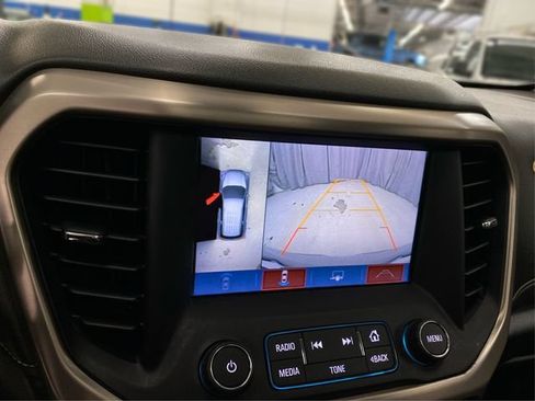 Used 2018 GMC Acadia Denali w/ Technology Package AWD/4WD image 32