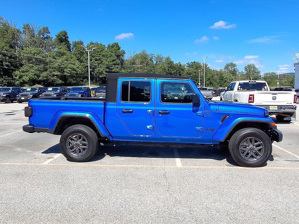 Used 2024 Jeep Gladiator Sport AWD/4WD image 26