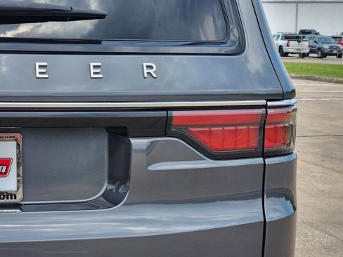 Used 2022 Jeep Wagoneer Series I AWD/4WD image 15
