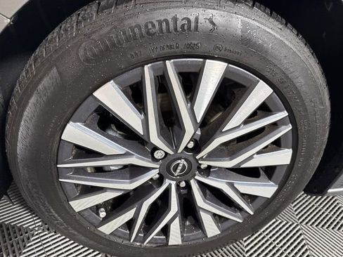 Used 2025 Nissan Altima 2.5 SV FWD image 14