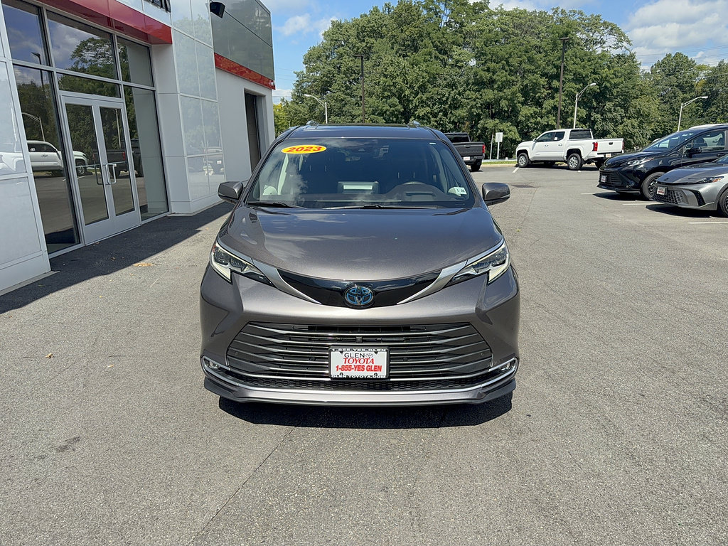 Certified 2023 Toyota Sienna Platinum AWD/4WD image 3