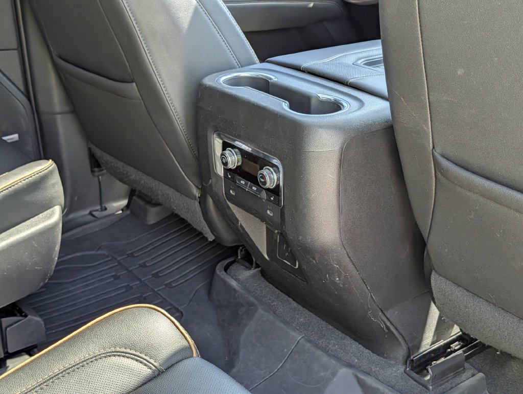 Used 2023 GMC Yukon AT4 w/ Technology Package AWD/4WD image 34