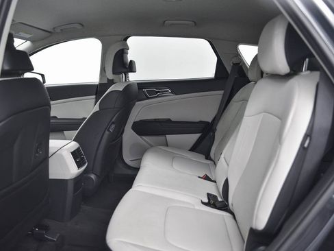 Used 2025 Kia Sportage EX image 14