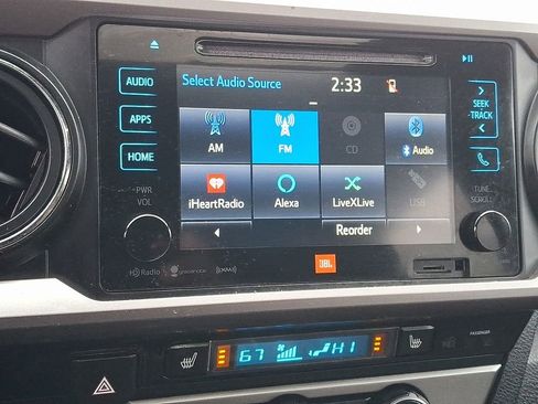 Used 2016 Toyota Tacoma Limited image 18