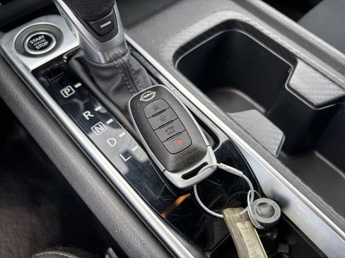 Used 2025 Nissan Sentra SV FWD image 17