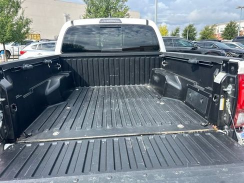 Used 2021 Toyota Tacoma SR5 RWD image 9
