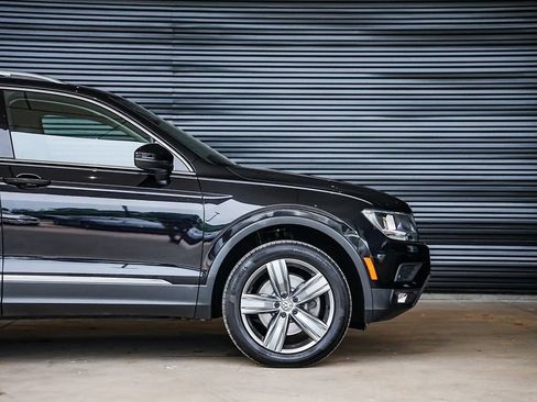 Used 2020 Volkswagen Tiguan SEL AWD/4WD image 11