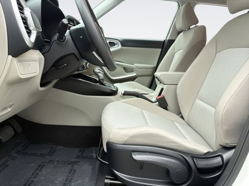 Used 2025 Kia Soul LX w/ LX Technology Package image 11