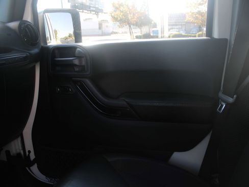 Used 2017 Jeep Wrangler Unlimited Sahara image 26